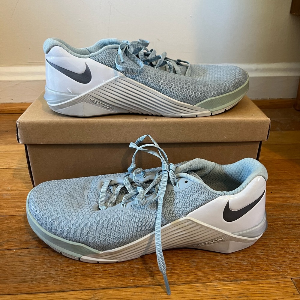 Women’s Size 9 Nike Metcon 5 Training Shoes - barely worn.